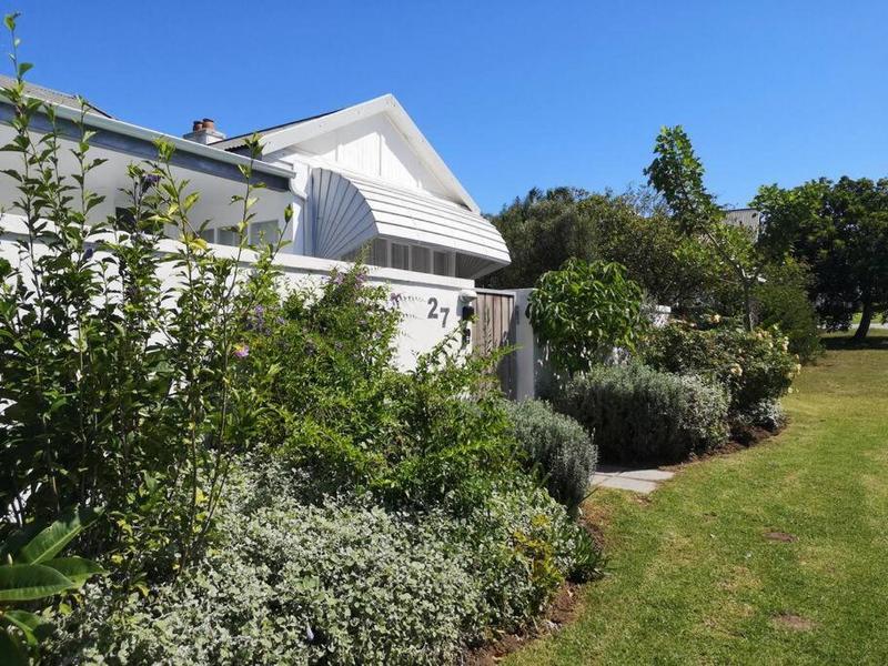 To Let 3 Bedroom Property for Rent in Signal Hill Western Cape